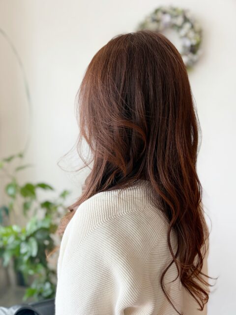 ヘアケア重視　ケイズPLUSこだわりの、
トリートメントカラー☺️
髪の毛のダメージを最小限に抑えながら、
艶髪カラー🩷
ぜひお試しください‼️

今の時期、最強紫外線にも要注意です☀️
紫外線から髪を守るヘアセット剤もおすすめ🫶

#倉敷美容室
#水島美容室
#トリートメントカラー
#ヘアケアサロン
#コタ取扱店